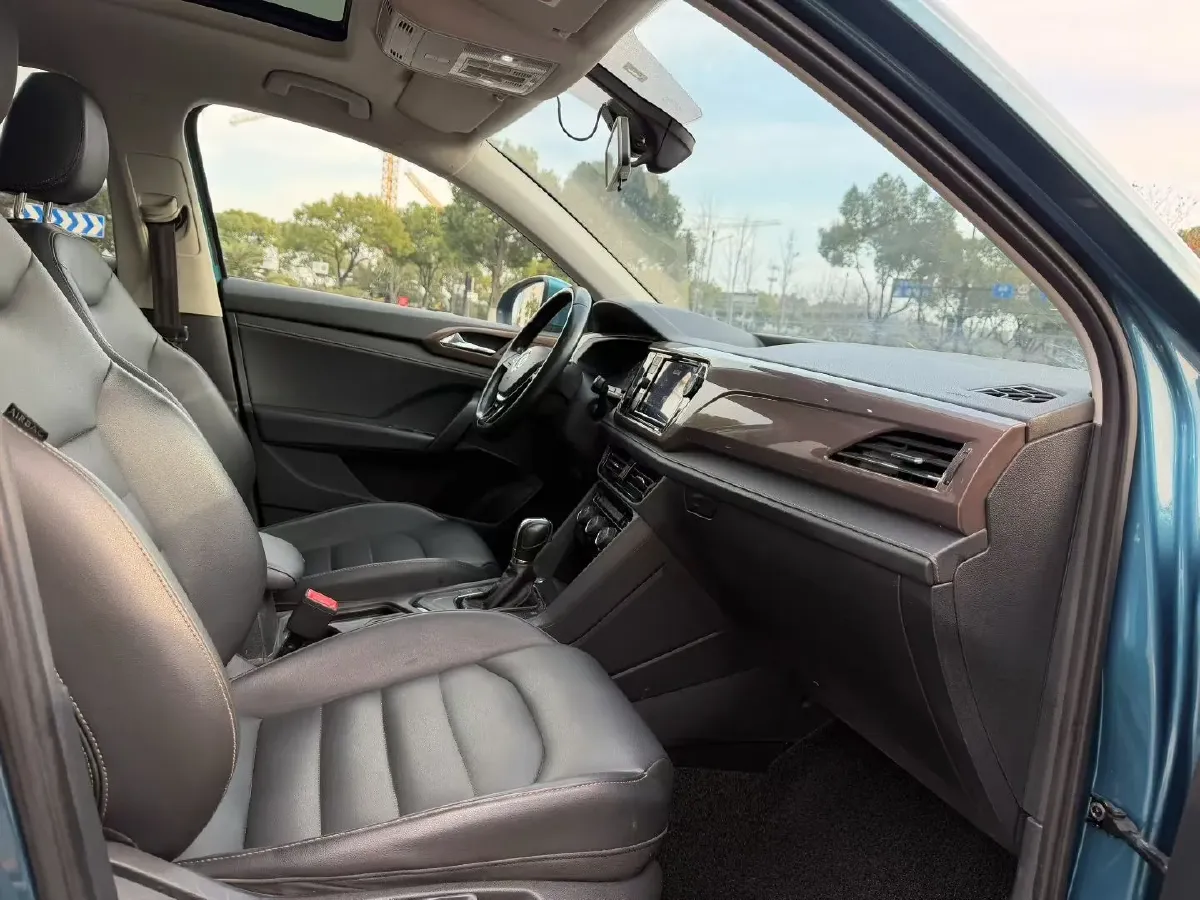 2019 MINI MINI 1.5T 102HP L3 7DCT,autocango,china used car exporter,china ev exporter,chinese used car exporter,chinese used ev exporter