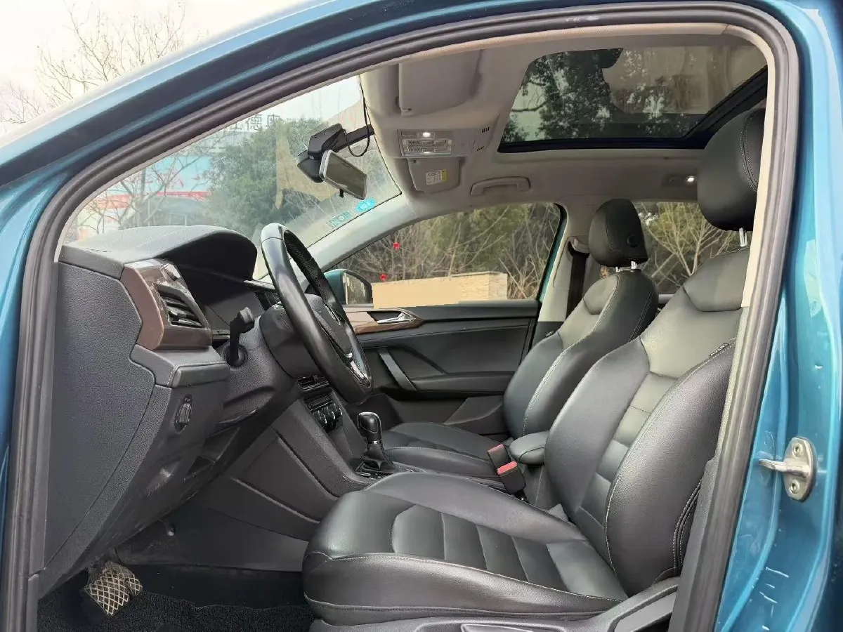 2019 MINI MINI 1.5T 102HP L3 7DCT,autocango,china used car exporter,china ev exporter,chinese used car exporter,chinese used ev exporter