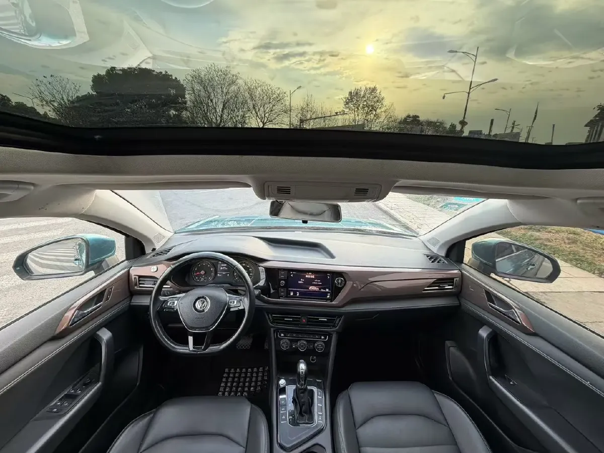 2019 MINI MINI 1.5T 102HP L3 7DCT,autocango,china used car exporter,china ev exporter,chinese used car exporter,chinese used ev exporter