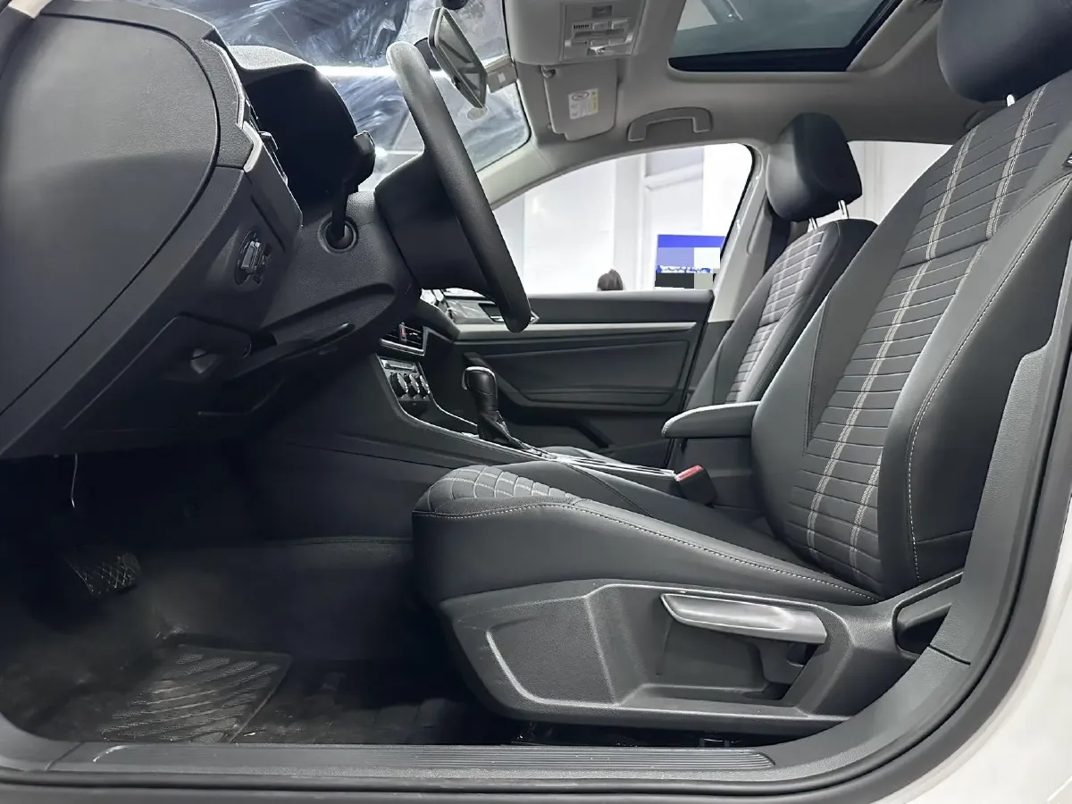 2018 Skoda Karoq 1.4T 150HP L4 7DCT,autocango,china used car exporter,china ev exporter,chinese used car exporter,chinese used ev exporter