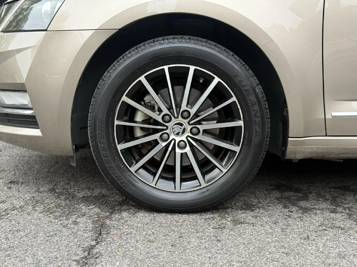 2018 Skoda Octavia 1.2T 116HP L4 7DCT,autocango,china used car exporter,china ev exporter,chinese used car exporter,chinese used ev exporter