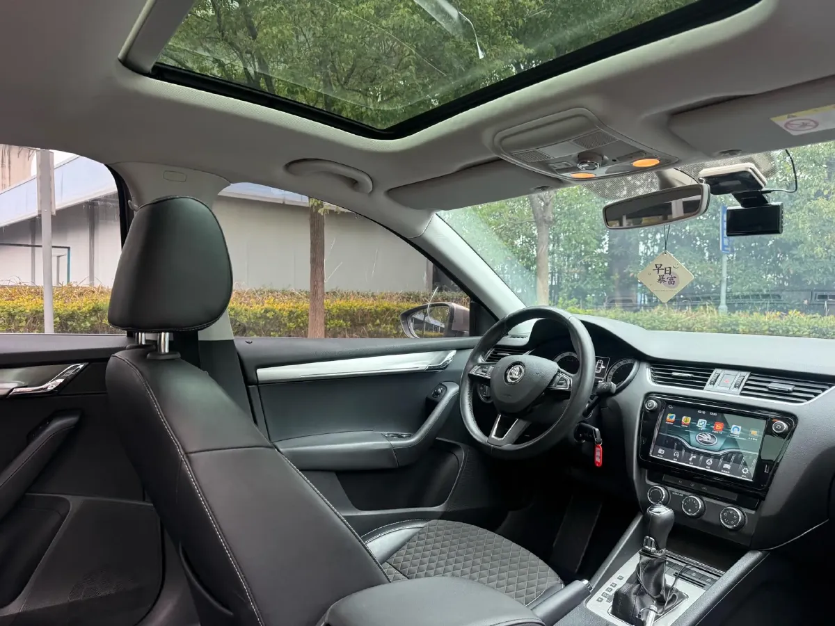 2018 Skoda Octavia 1.2T 116HP L4 7DCT,autocango,china used car exporter,china ev exporter,chinese used car exporter,chinese used ev exporter