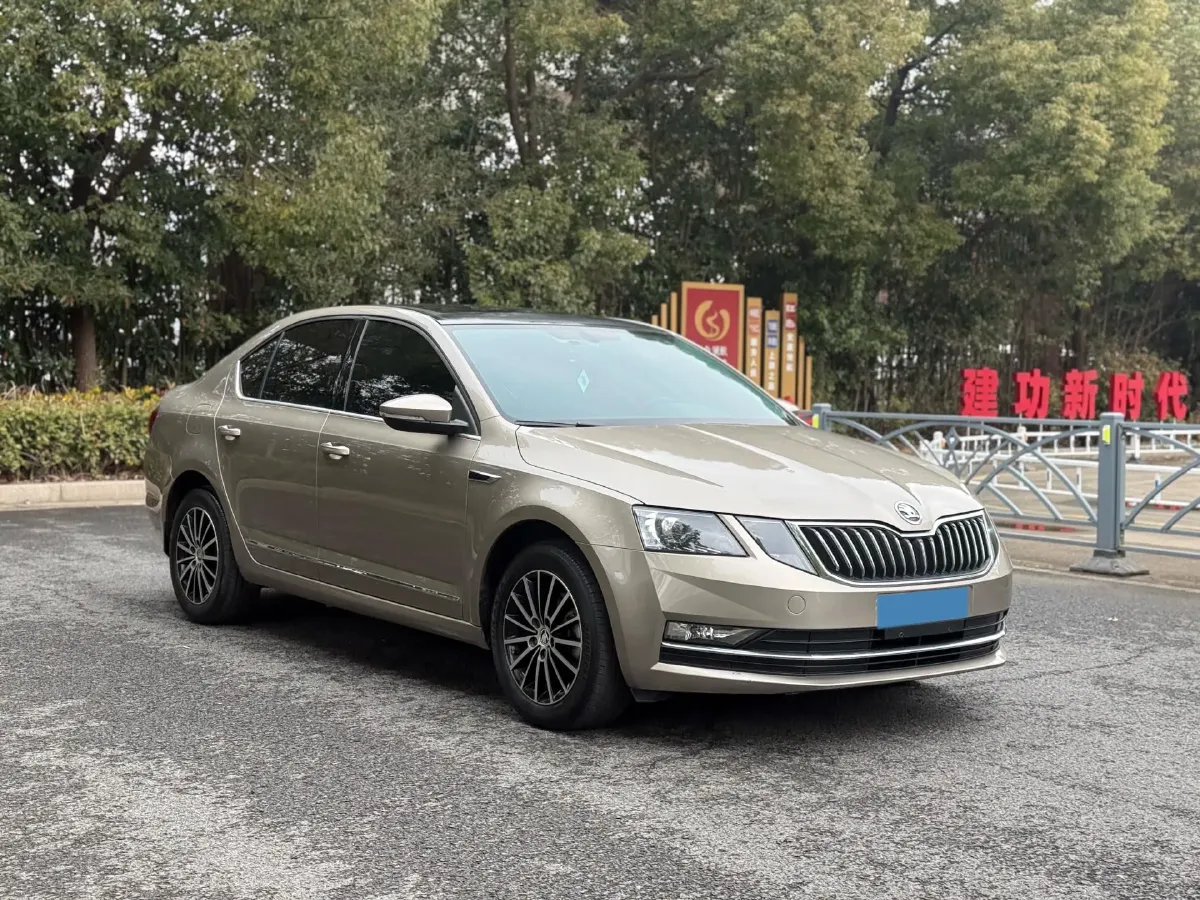 2018 Skoda Octavia 1.2T 116HP L4 7DCT,autocango,china used car exporter,china ev exporter,chinese used car exporter,chinese used ev exporter