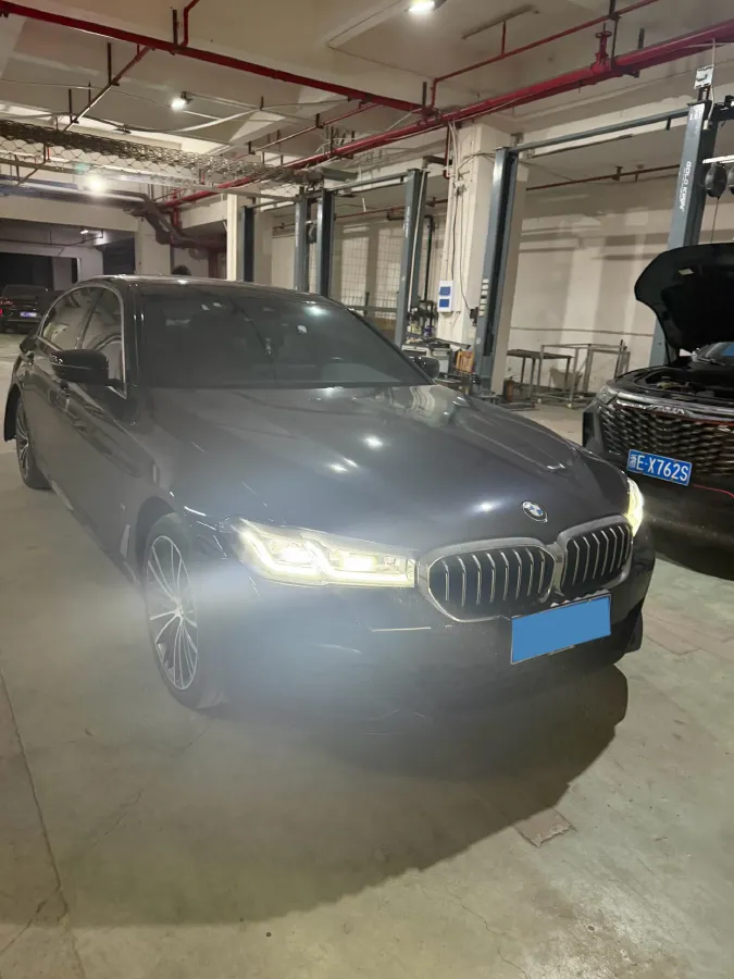 2022 BMW 5 Series 2.0T 252HP L4 8AT,autocango,china used car exporter,china ev exporter,chinese used car exporter,chinese used ev exporter