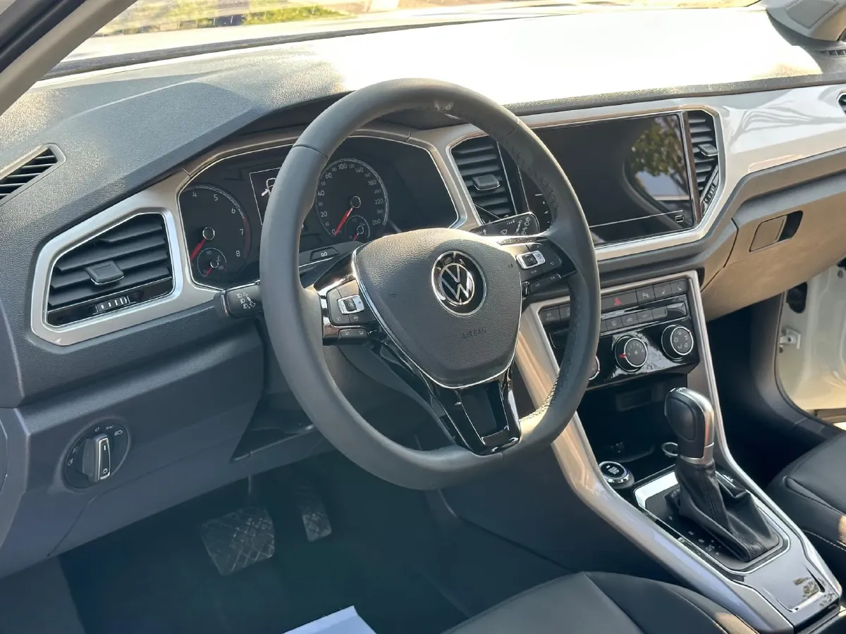 2021 Volkswagen T-Roc 1.4T 150HP L4 7DCT,autocango,china used car exporter,china ev exporter,chinese used car exporter,chinese used ev exporter