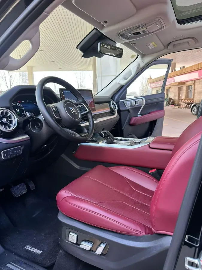 2024 Tank 400 2.0T 252HP L4 9AT PHEV 36.7/37.1KWH,autocango,china used car exporter,china ev exporter,chinese used car exporter,chinese used ev exporter