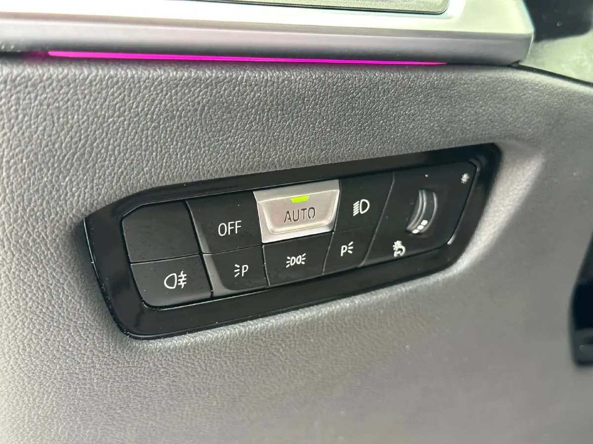 2022 BMW 3 Series 2.0T 156HP L4 8AT,autocango,china used car exporter,china ev exporter,chinese used car exporter,chinese used ev exporter