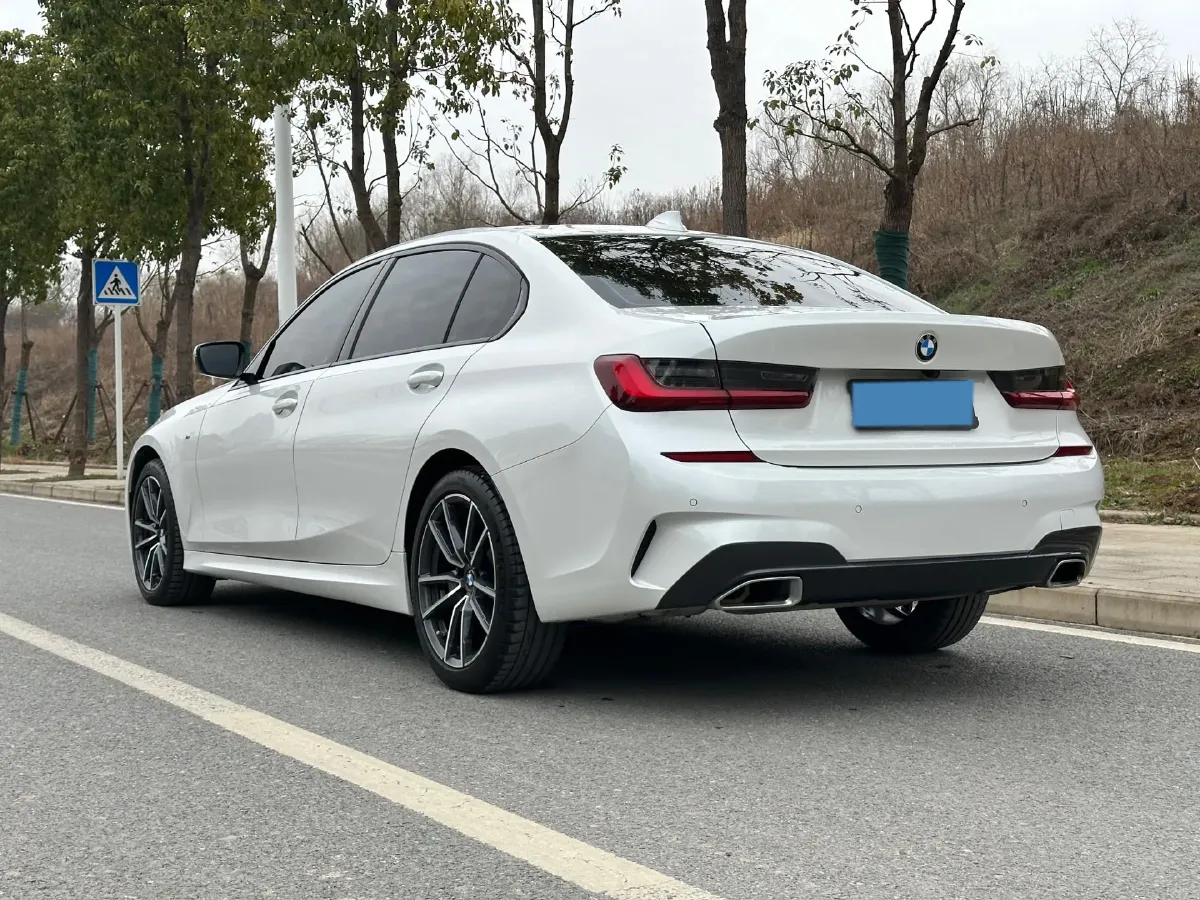 2022 BMW 3 Series 2.0T 156HP L4 8AT,autocango,china used car exporter,china ev exporter,chinese used car exporter,chinese used ev exporter