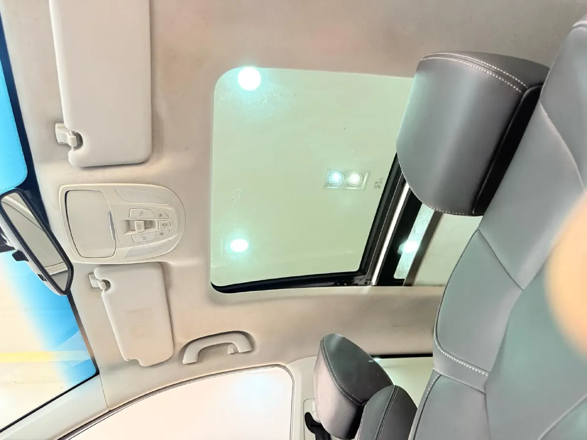 2018 BaoJun 530 1.5T 150HP L4 6DCT,autocango,china used car exporter,china ev exporter,chinese used car exporter,chinese used ev exporter