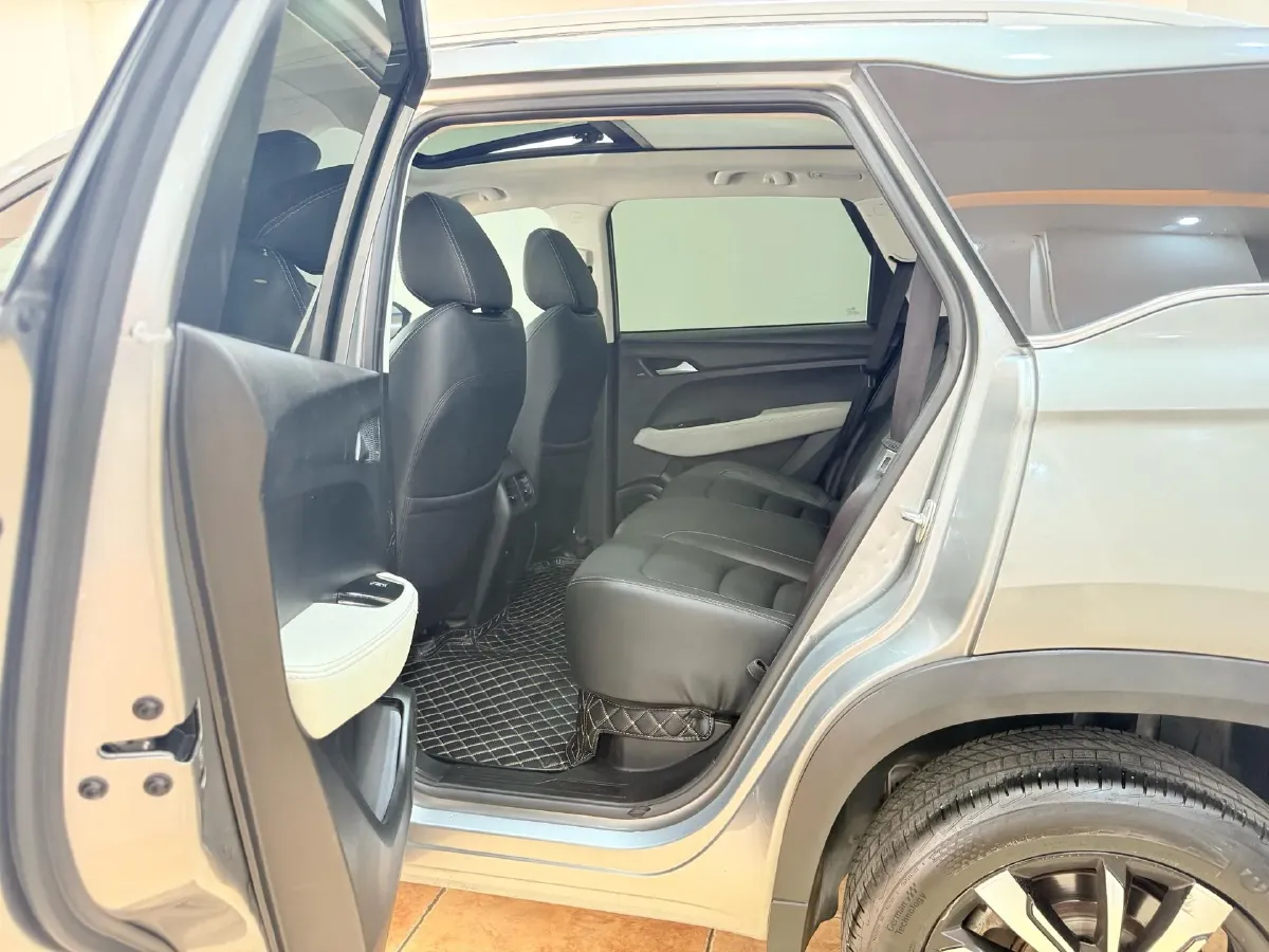 2018 BaoJun 530 1.5T 150HP L4 6DCT,autocango,china used car exporter,china ev exporter,chinese used car exporter,chinese used ev exporter