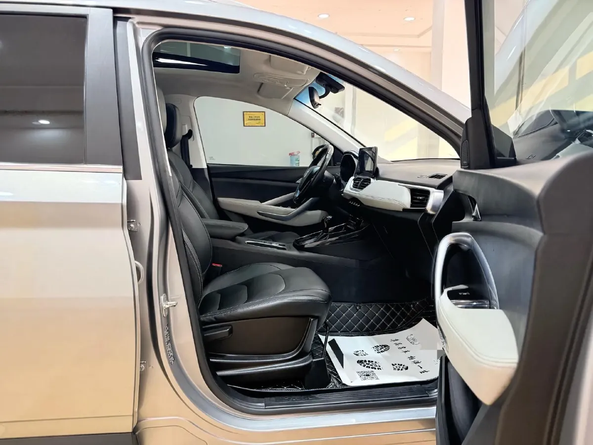 2018 BaoJun 530 1.5T 150HP L4 6DCT,autocango,china used car exporter,china ev exporter,chinese used car exporter,chinese used ev exporter