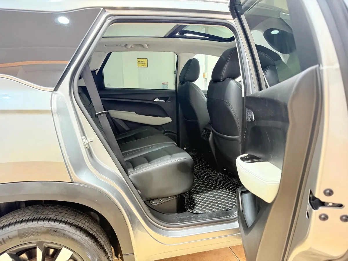 2018 BaoJun 530 1.5T 150HP L4 6DCT,autocango,china used car exporter,china ev exporter,chinese used car exporter,chinese used ev exporter