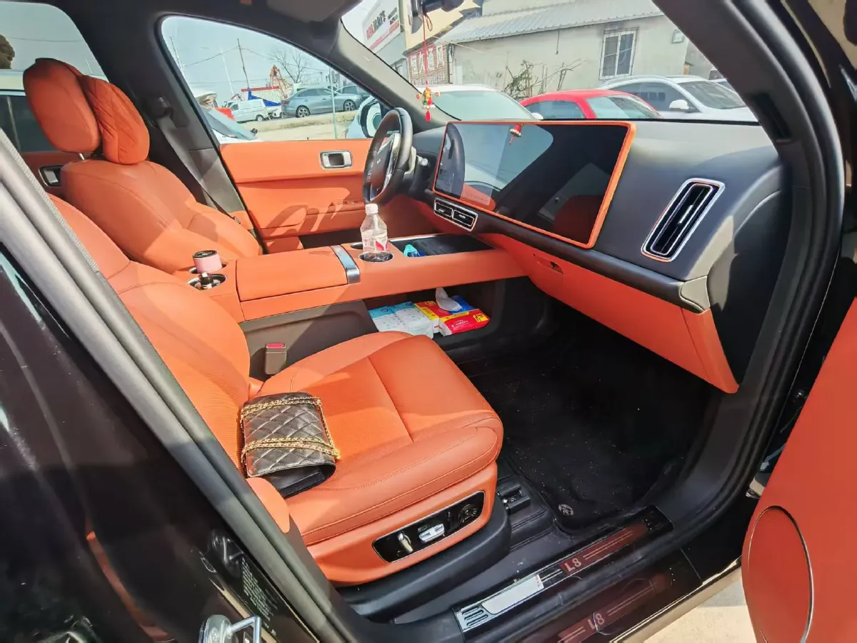 2024 Volvo S60 2.0T 197HP L4 7DCT,autocango,china used car exporter,china ev exporter,chinese used car exporter,chinese used ev exporter