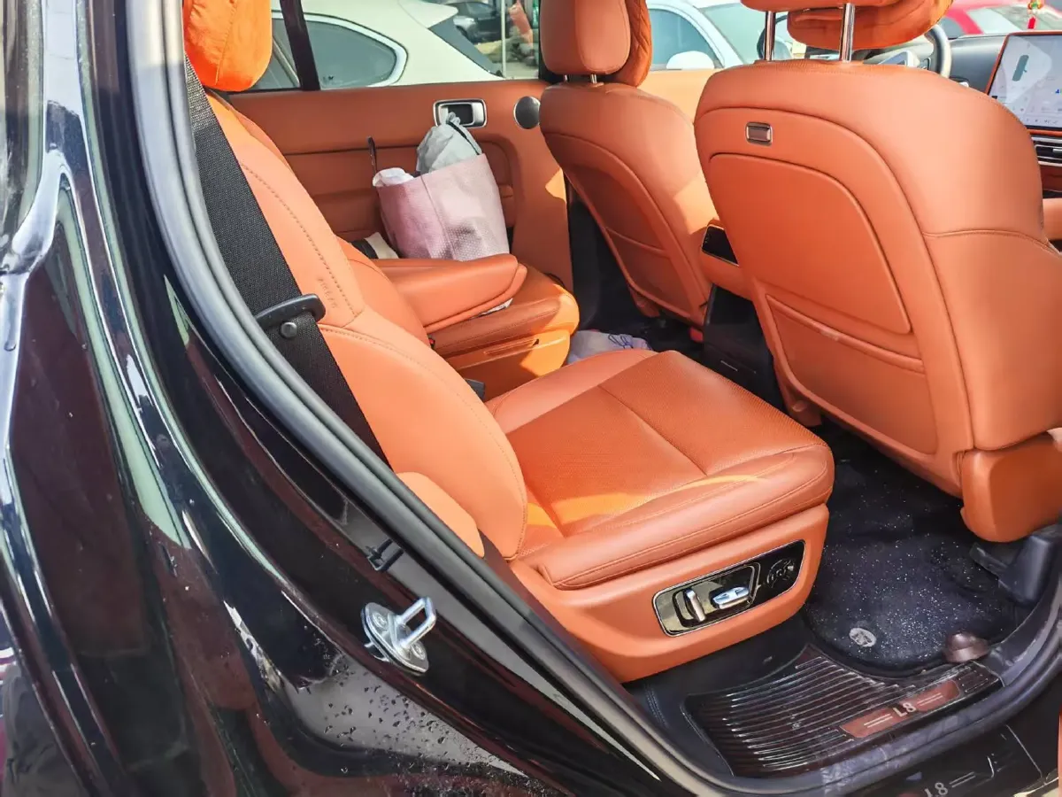 2024 Volvo S60 2.0T 197HP L4 7DCT,autocango,china used car exporter,china ev exporter,chinese used car exporter,chinese used ev exporter