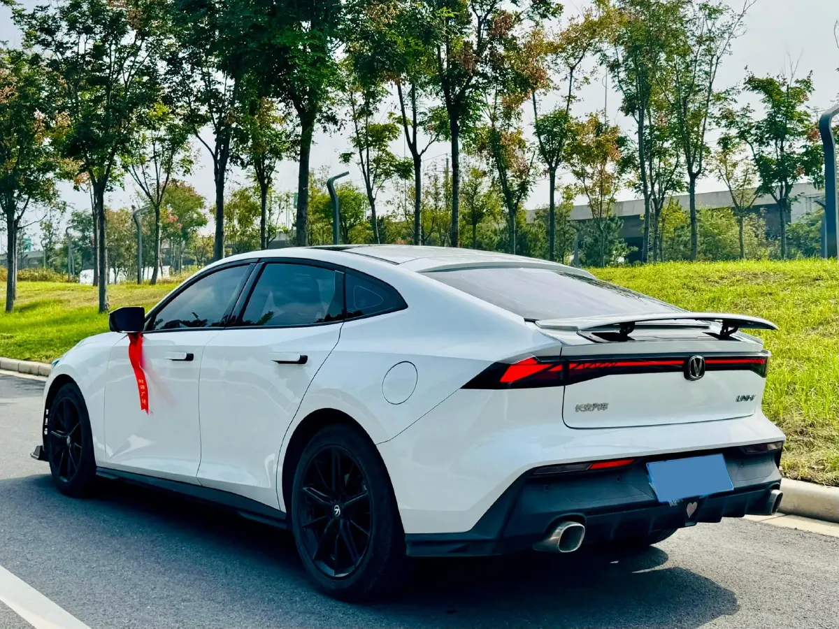 2022 ChangAn UNI-V 1.5T 188HP L4 7DCT,autocango,china used car exporter,china ev exporter,chinese used car exporter,chinese used ev exporter