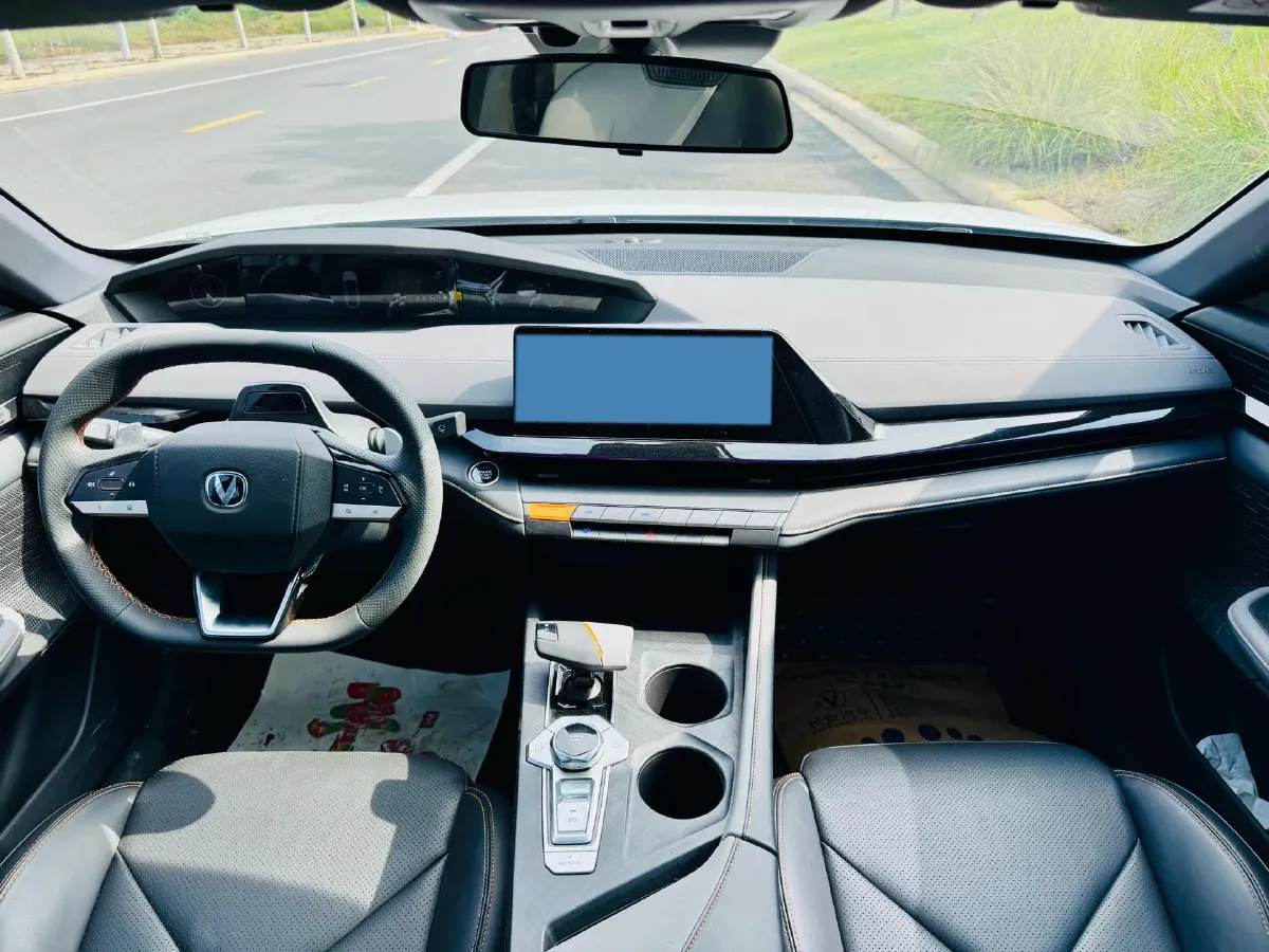 2022 ChangAn UNI-V 1.5T 188HP L4 7DCT,autocango,china used car exporter,china ev exporter,chinese used car exporter,chinese used ev exporter