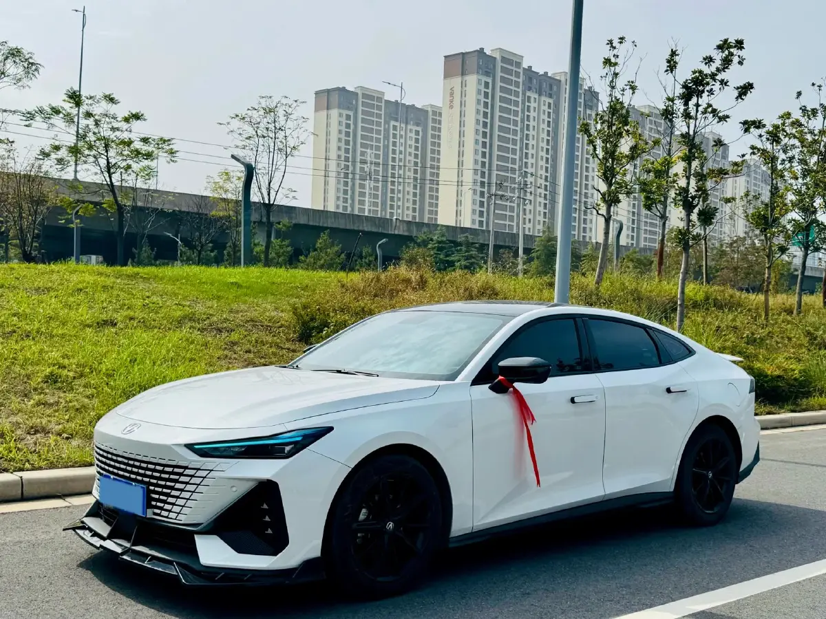 2022 ChangAn UNI-V 1.5T 188HP L4 7DCT