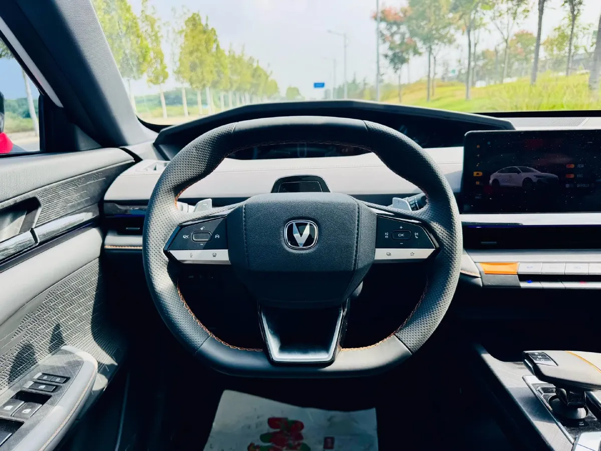 2022 ChangAn UNI-V 1.5T 188HP L4 7DCT,autocango,china used car exporter,china ev exporter,chinese used car exporter,chinese used ev exporter