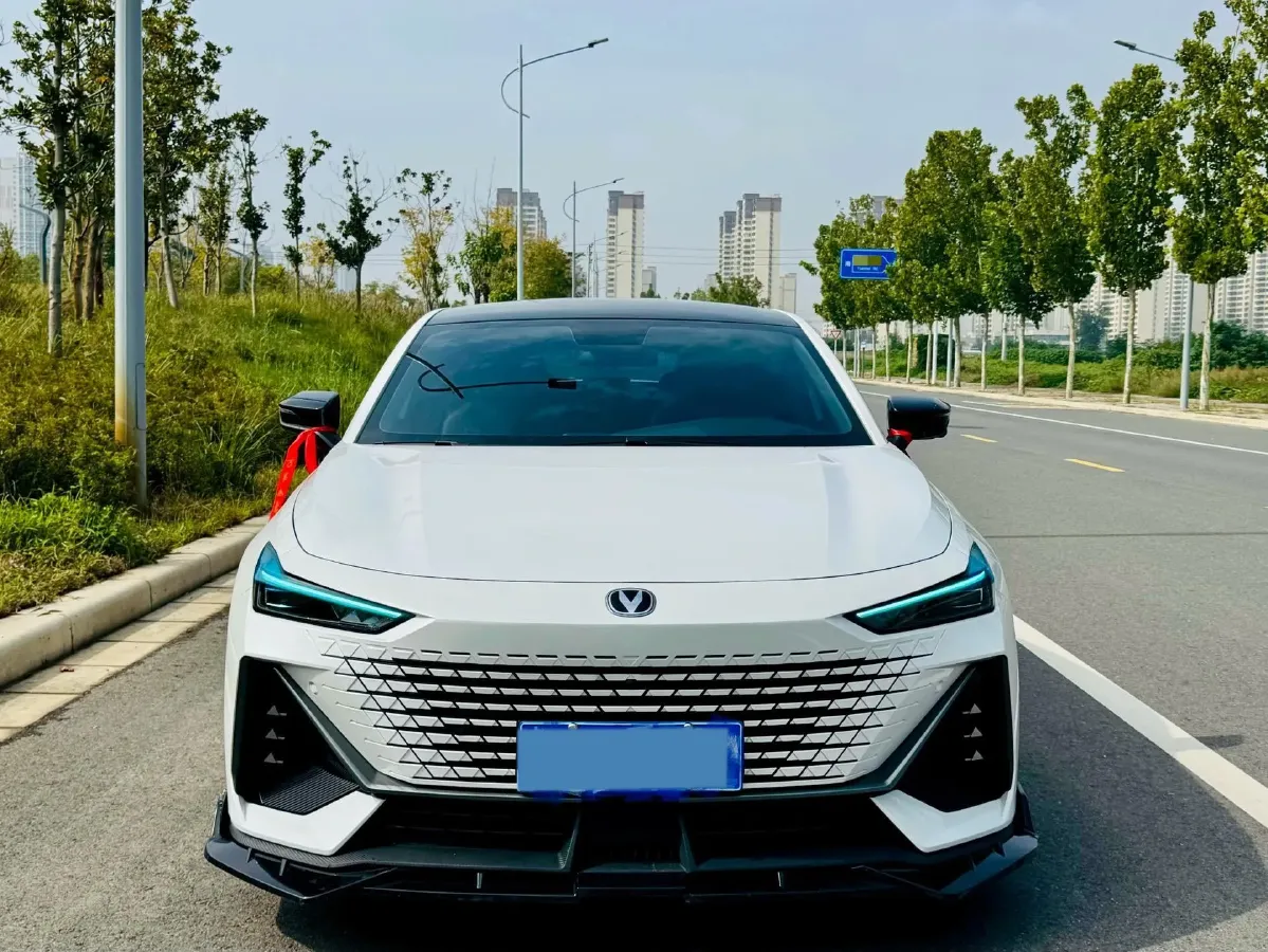 2022 ChangAn UNI-V 1.5T 188HP L4 7DCT,autocango,china used car exporter,china ev exporter,chinese used car exporter,chinese used ev exporter