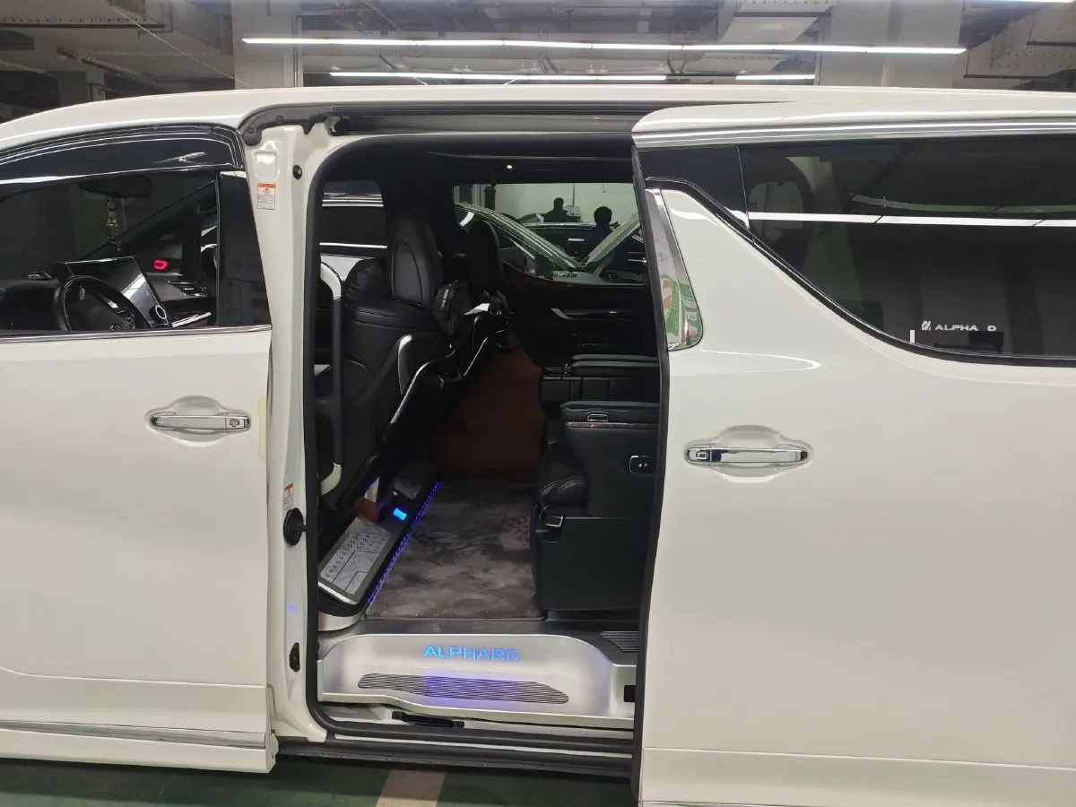 2018 Toyota Alphard 3.5L 301HP V6 8AT,autocango,china used car exporter,china ev exporter,chinese used car exporter,chinese used ev exporter