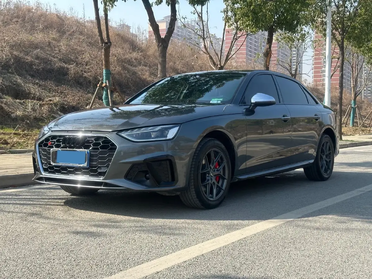 2022 Audi A4L 2.0T 150HP L4 7DCT