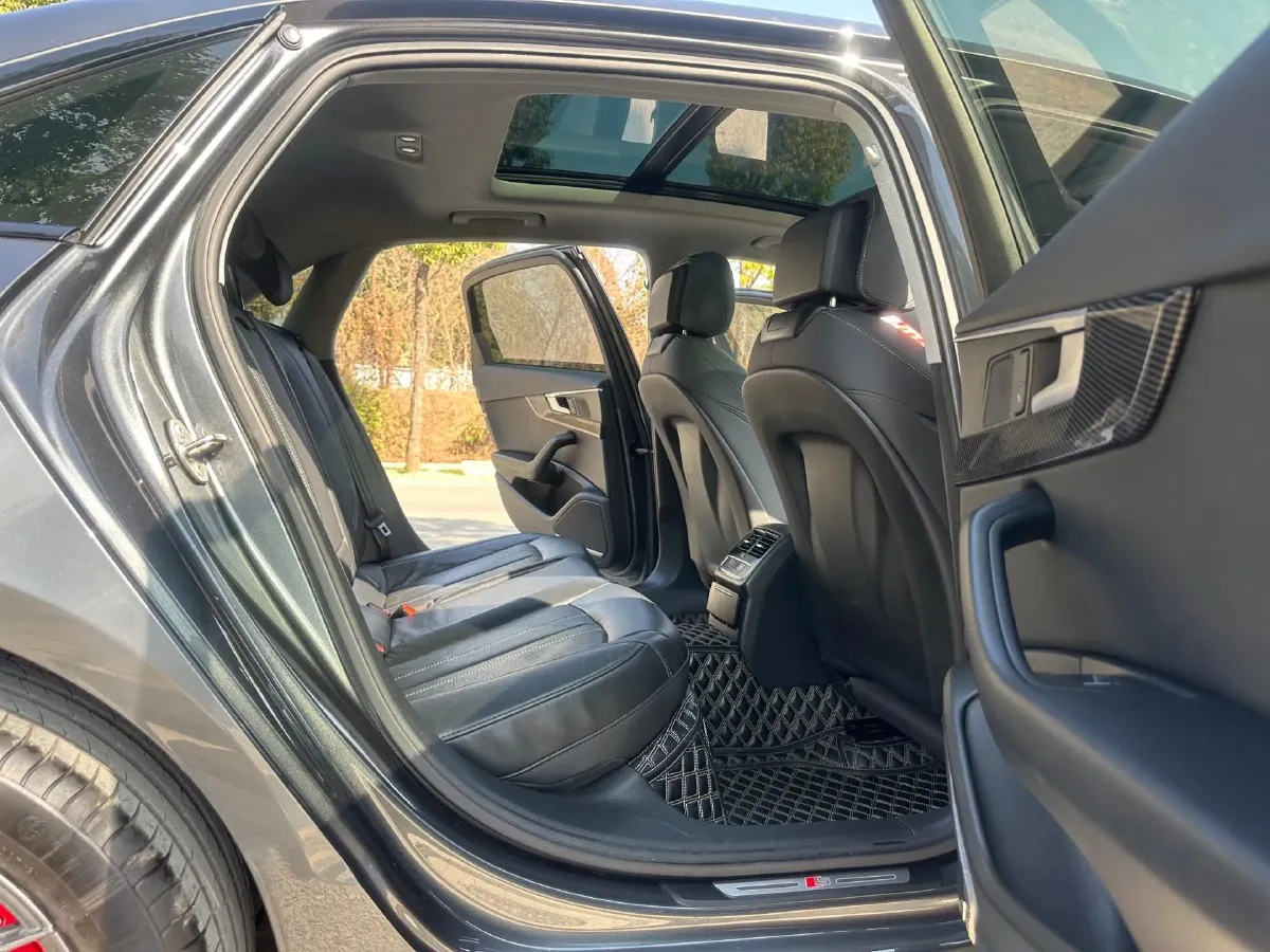 2022 Audi A4L 2.0T 150HP L4 7DCT,autocango,china used car exporter,china ev exporter,chinese used car exporter,chinese used ev exporter