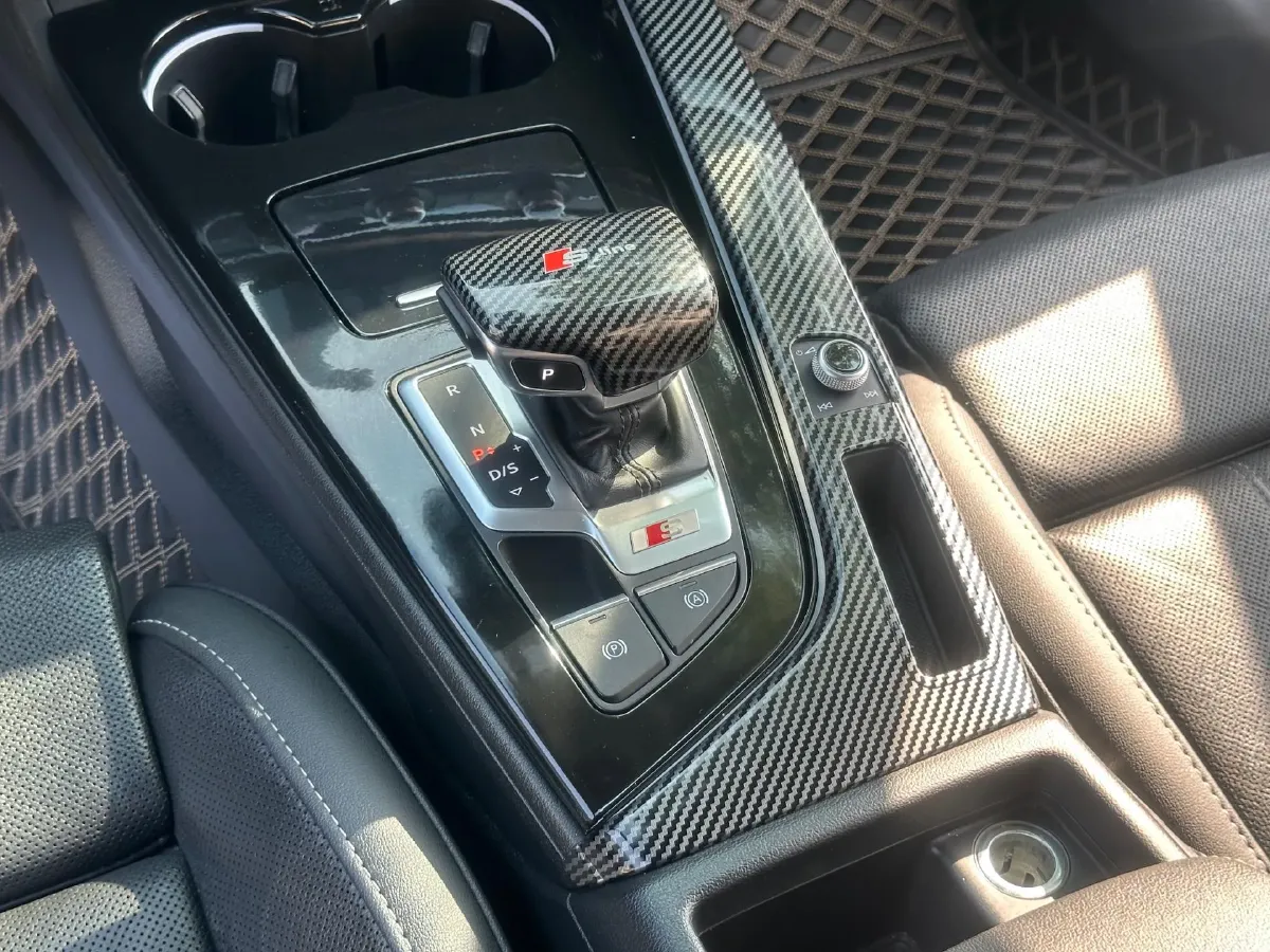 2022 Audi A4L 2.0T 150HP L4 7DCT,autocango,china used car exporter,china ev exporter,chinese used car exporter,chinese used ev exporter