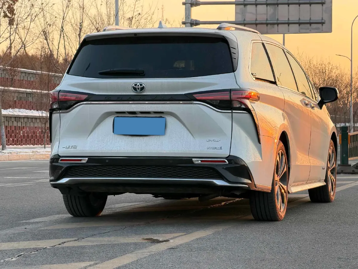 2023 Toyota Granvia 2.5L 189HP L4 E-CVT Hybrid,autocango,china used car exporter,china ev exporter,chinese used car exporter,chinese used ev exporter
