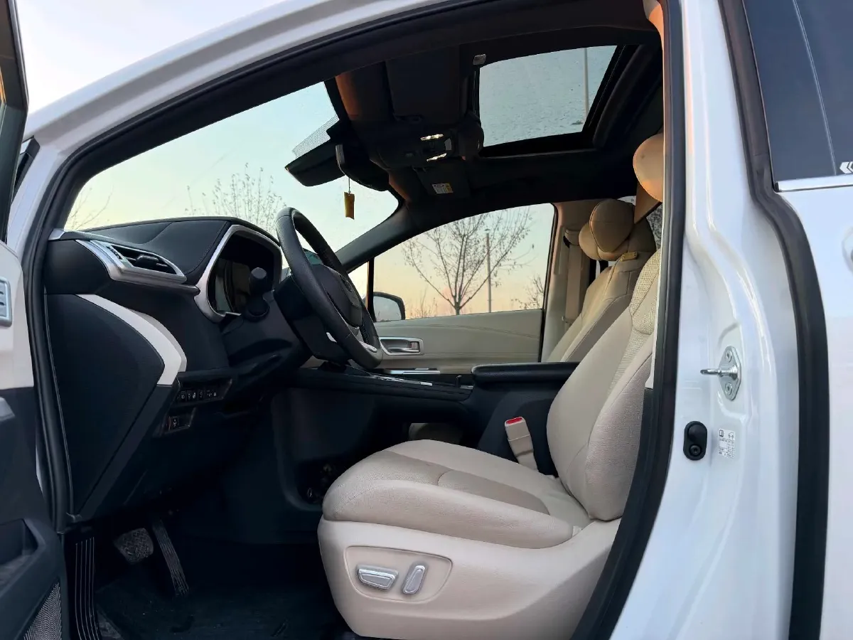 2023 Toyota Granvia 2.5L 189HP L4 E-CVT Hybrid,autocango,china used car exporter,china ev exporter,chinese used car exporter,chinese used ev exporter