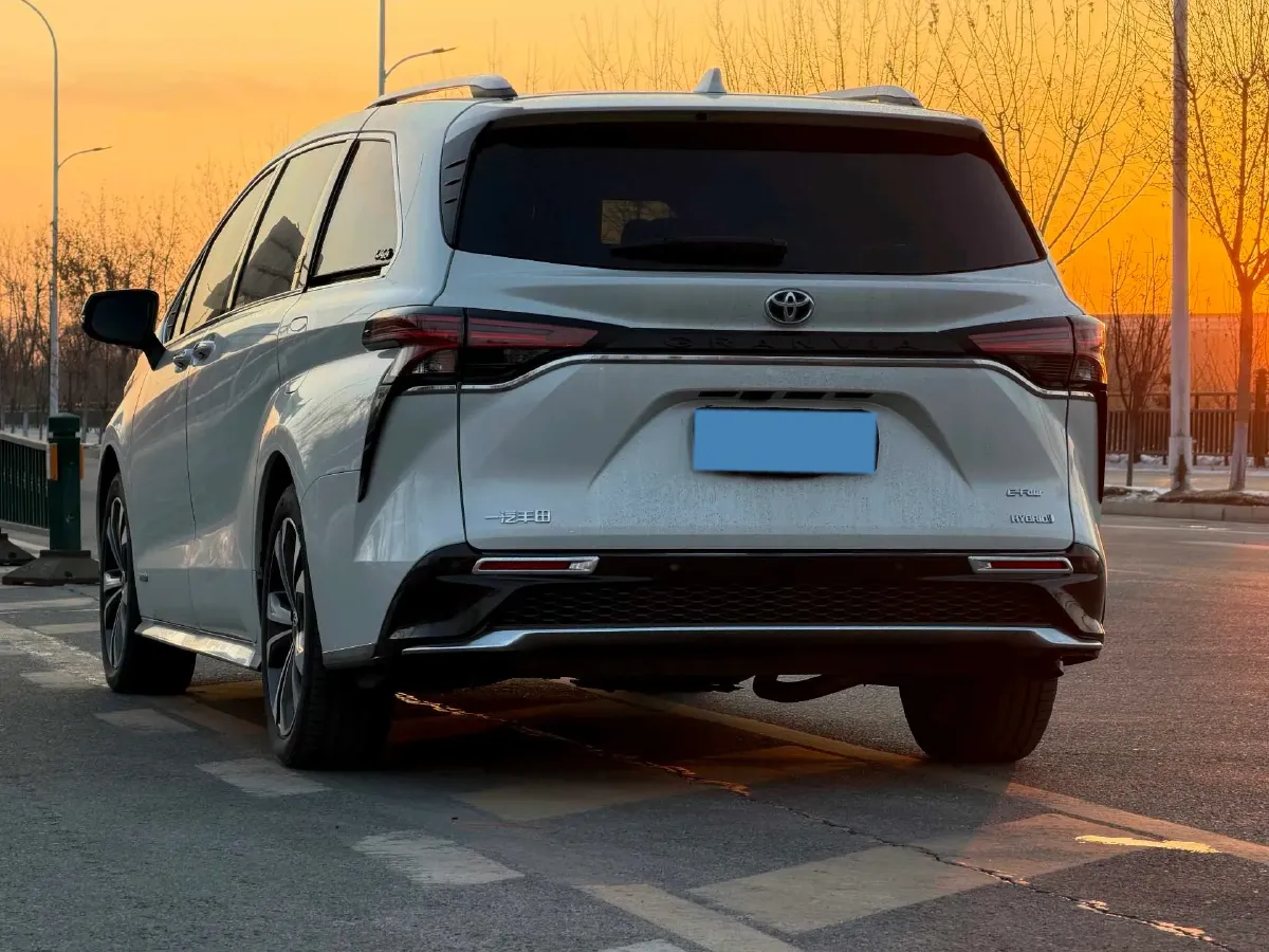 2023 Toyota Granvia 2.5L 189HP L4 E-CVT Hybrid,autocango,china used car exporter,china ev exporter,chinese used car exporter,chinese used ev exporter