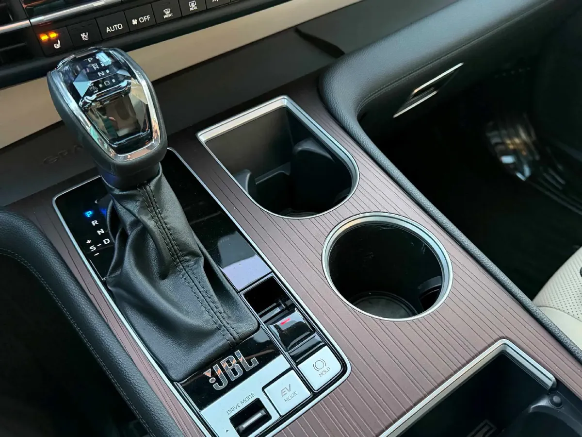 2023 Toyota Granvia 2.5L 189HP L4 E-CVT Hybrid,autocango,china used car exporter,china ev exporter,chinese used car exporter,chinese used ev exporter