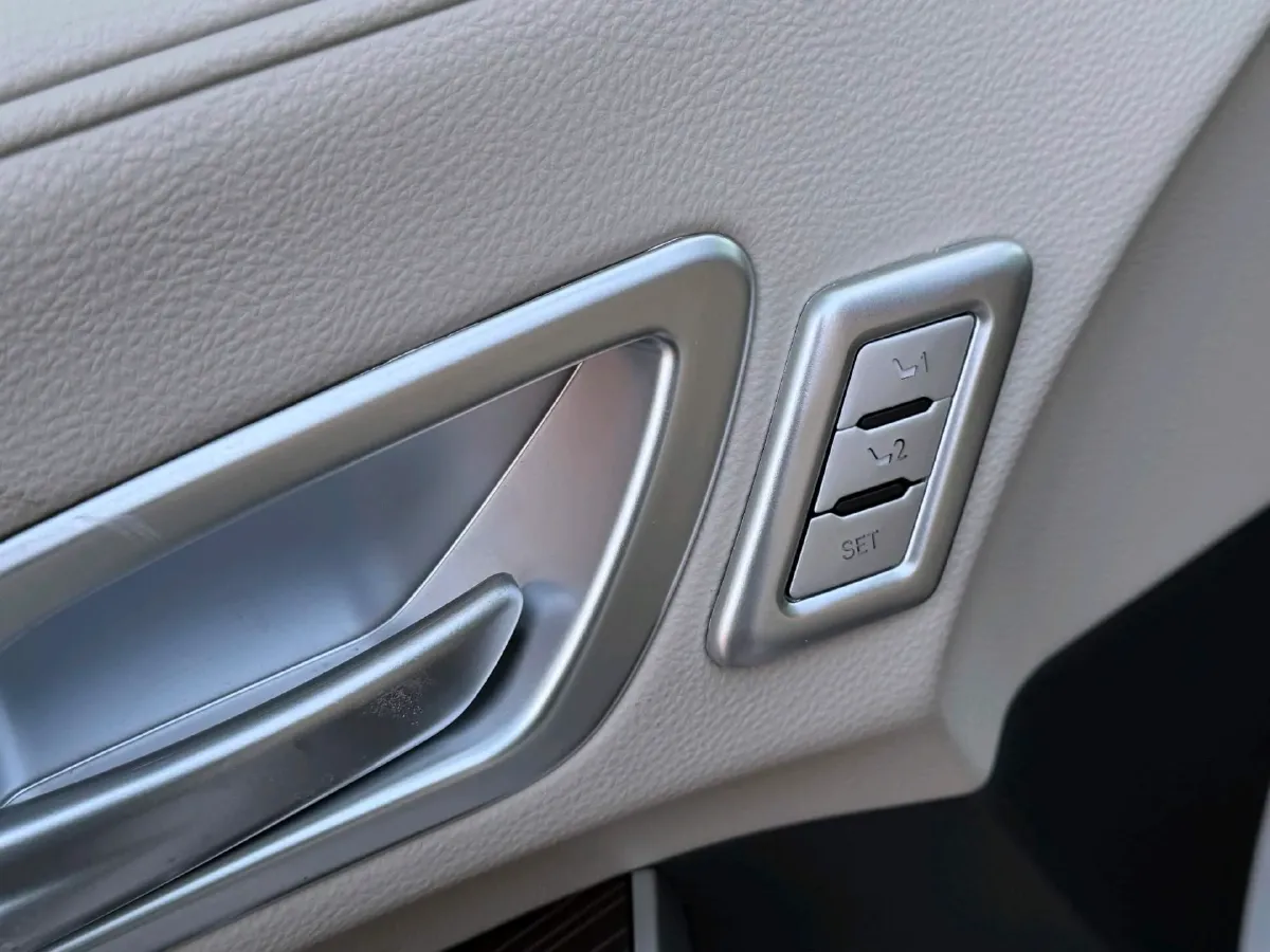 2023 Toyota Granvia 2.5L 189HP L4 E-CVT Hybrid,autocango,china used car exporter,china ev exporter,chinese used car exporter,chinese used ev exporter