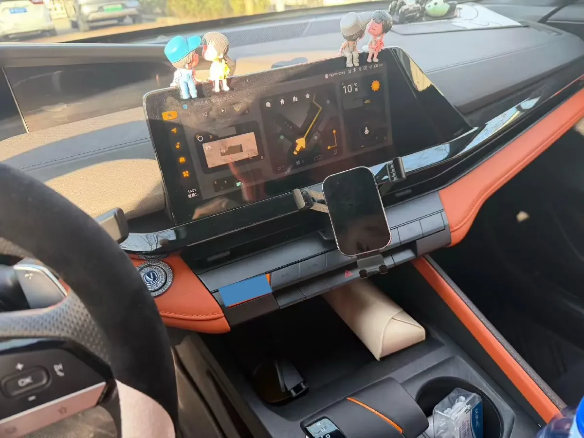 2024 ChangAn UNI-V 2.0T 233HP L4 8AT,autocango,china used car exporter,china ev exporter,chinese used car exporter,chinese used ev exporter