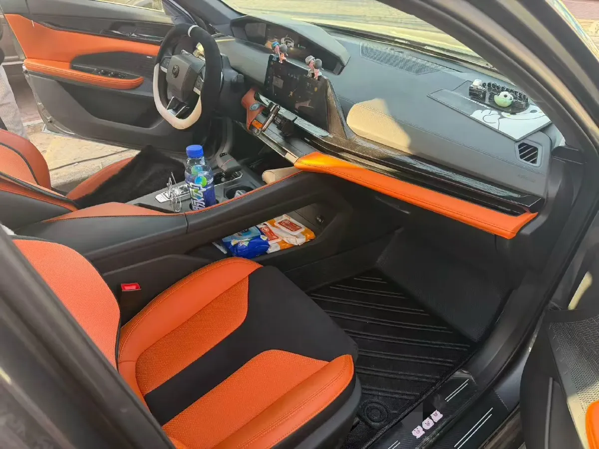 2024 ChangAn UNI-V 2.0T 233HP L4 8AT,autocango,china used car exporter,china ev exporter,chinese used car exporter,chinese used ev exporter