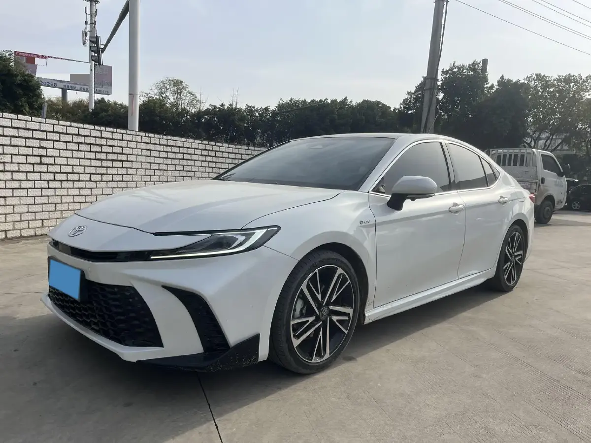 2024 Toyota Camry 2.0L 152HP L4 E-CVT Hybrid