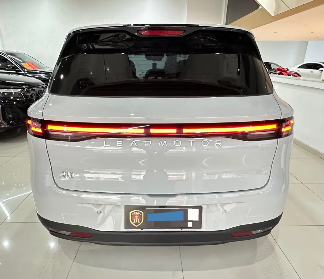 2025 Leapmotor B10 BEV 56.2KWH,autocango,china used car exporter,china ev exporter,chinese used car exporter,chinese used ev exporter