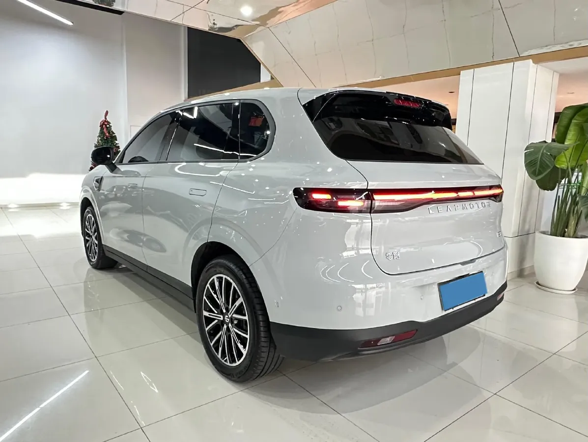 2025 Leapmotor B10 BEV 56.2KWH,autocango,china used car exporter,china ev exporter,chinese used car exporter,chinese used ev exporter
