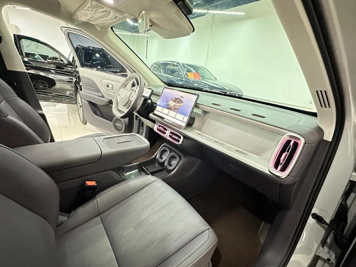 2025 Leapmotor B10 BEV 56.2KWH,autocango,china used car exporter,china ev exporter,chinese used car exporter,chinese used ev exporter