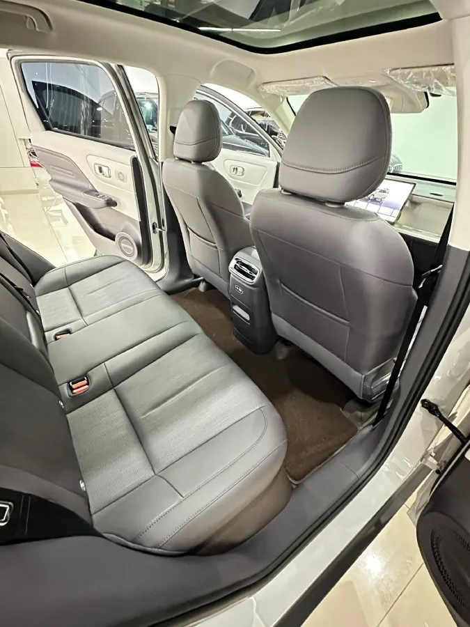 2025 Leapmotor B10 BEV 56.2KWH,autocango,china used car exporter,china ev exporter,chinese used car exporter,chinese used ev exporter