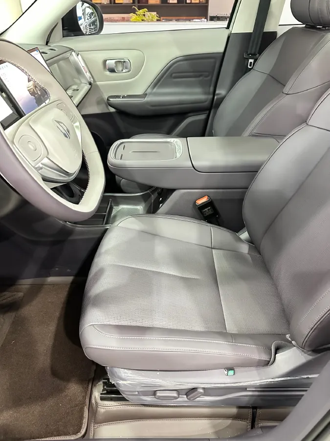 2025 Leapmotor B10 BEV 56.2KWH,autocango,china used car exporter,china ev exporter,chinese used car exporter,chinese used ev exporter