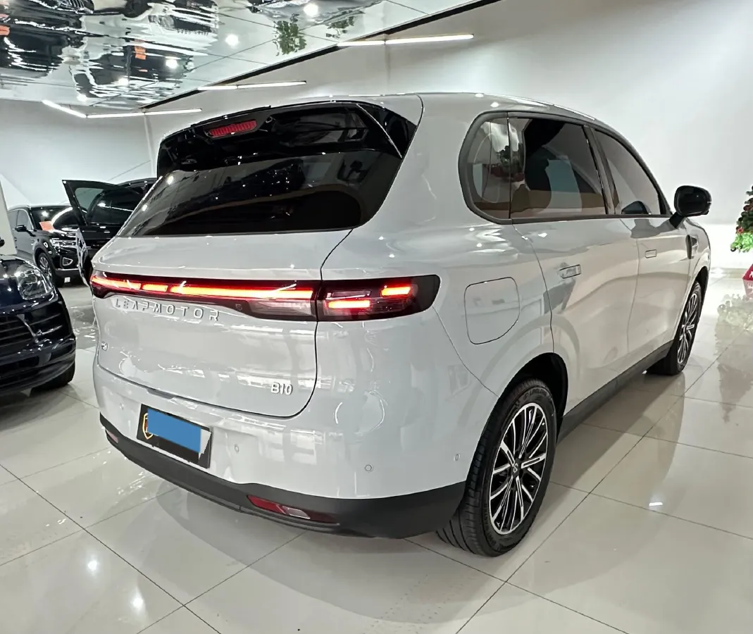 2025 Leapmotor B10 BEV 56.2KWH,autocango,china used car exporter,china ev exporter,chinese used car exporter,chinese used ev exporter