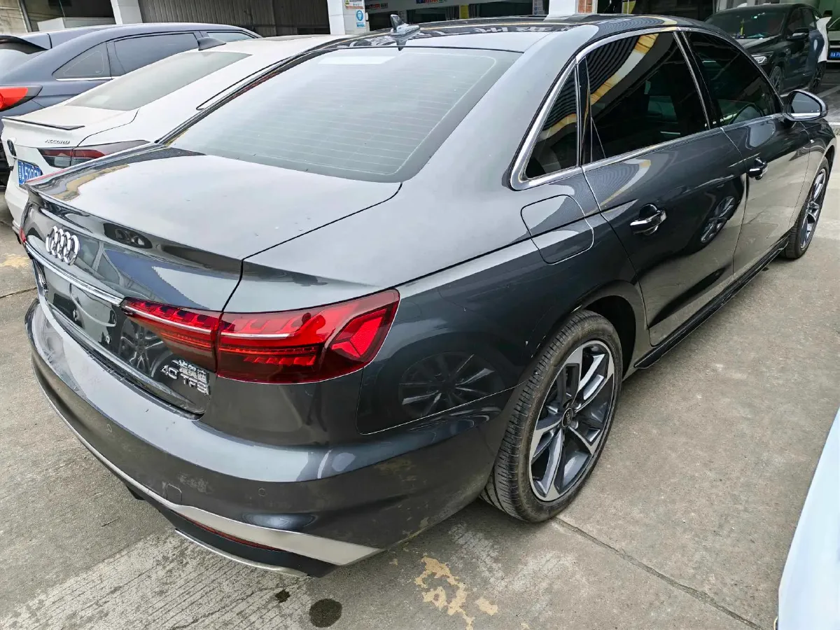 2025 Audi A4L 2.0T 190HP L4 7DCT,autocango,china used car exporter,china ev exporter,chinese used car exporter,chinese used ev exporter