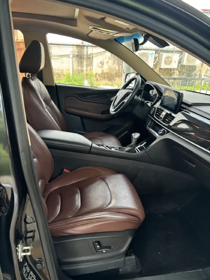 2017 BaoJun 560 1.5T 150HP L4 6DCT,autocango,china used car exporter,china ev exporter,chinese used car exporter,chinese used ev exporter