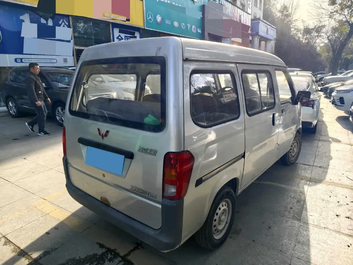 2020 WuLing ZhiGuang 1.2L 76HP L4 5MT,autocango,china used car exporter,china ev exporter,chinese used car exporter,chinese used ev exporter