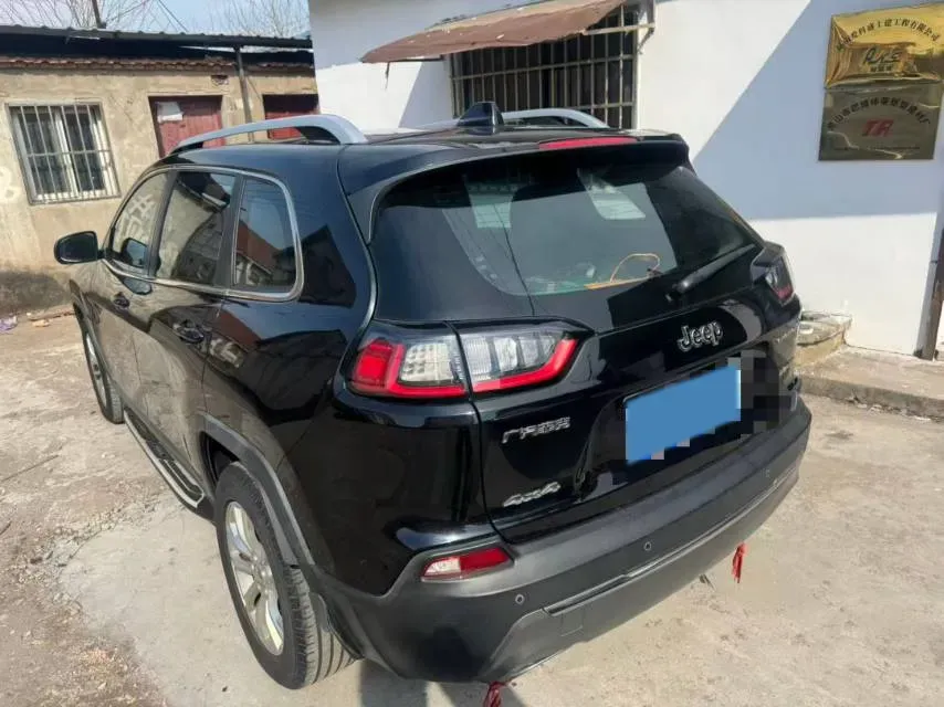 2019 Jeep Cherokee 2.0T 234HP L4 9AT,autocango,china used car exporter,china ev exporter,chinese used car exporter,chinese used ev exporter