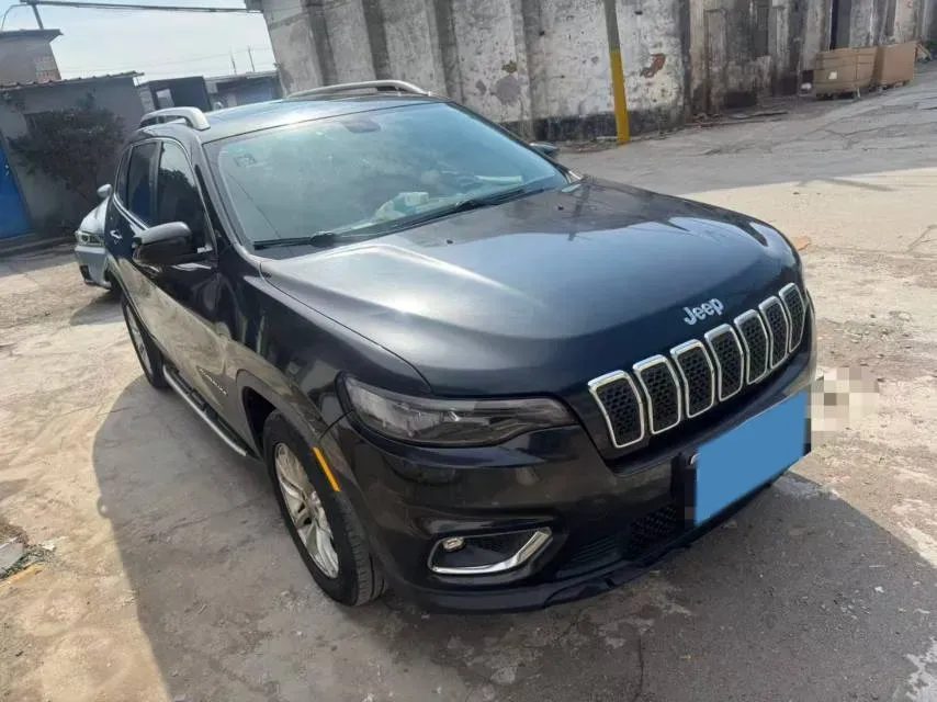 2019 Jeep Cherokee 2.0T 234HP L4 9AT,autocango,china used car exporter,china ev exporter,chinese used car exporter,chinese used ev exporter