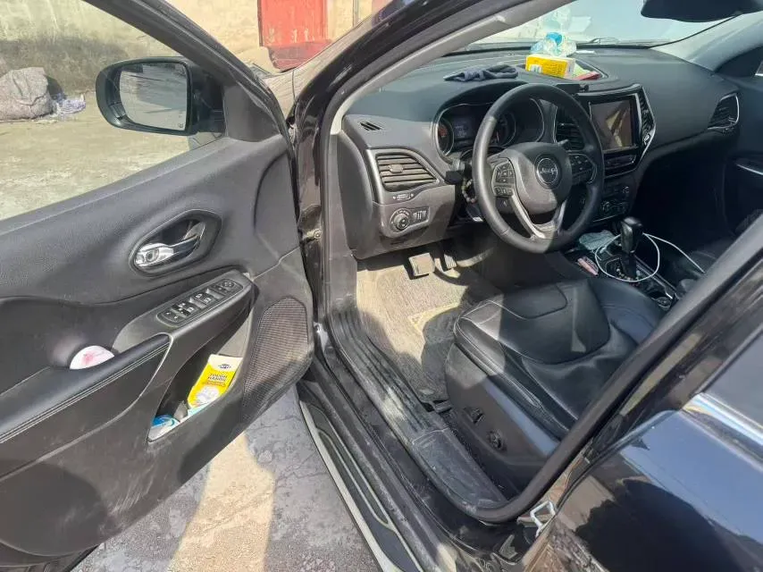 2019 Jeep Cherokee 2.0T 234HP L4 9AT,autocango,china used car exporter,china ev exporter,chinese used car exporter,chinese used ev exporter