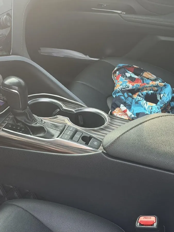 2019 Toyota Camry 2.5L 209HP L4 8AT,autocango,china used car exporter,china ev exporter,chinese used car exporter,chinese used ev exporter