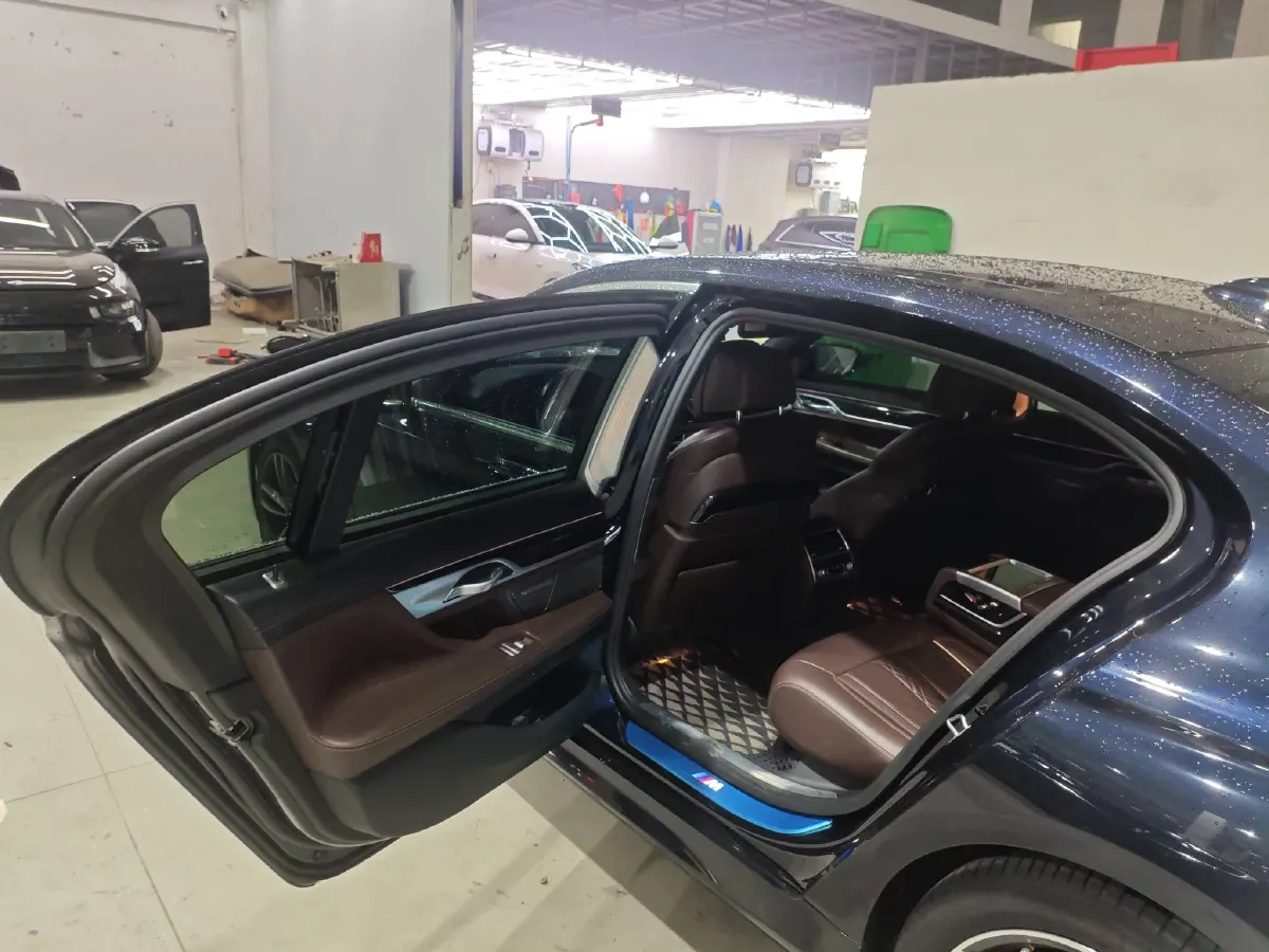 2021 BMW 7 Series 2.0T 265HP L4 8AT,autocango,china used car exporter,china ev exporter,chinese used car exporter,chinese used ev exporter