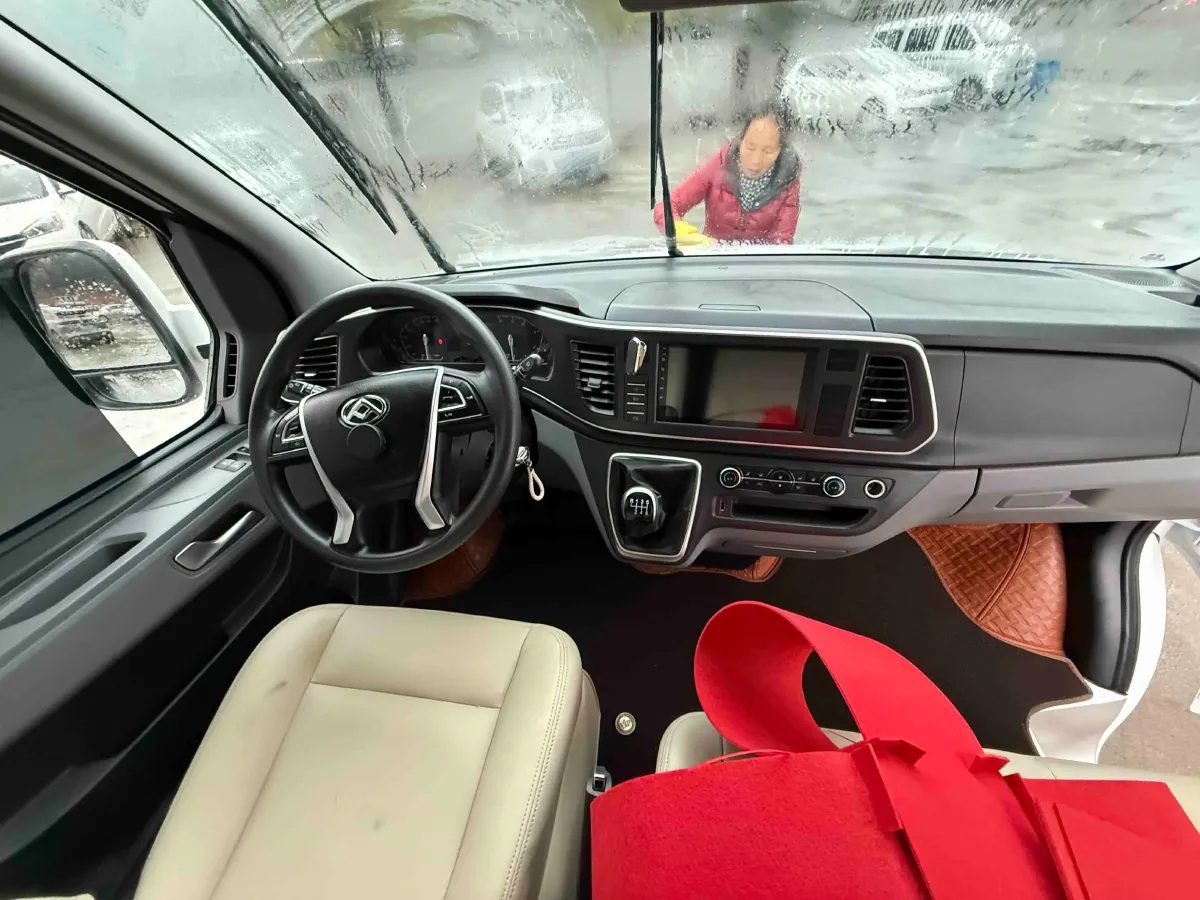 2025 MAXUS XinTu V80 2.0T 147HP L4 6MT,autocango,china used car exporter,china ev exporter,chinese used car exporter,chinese used ev exporter